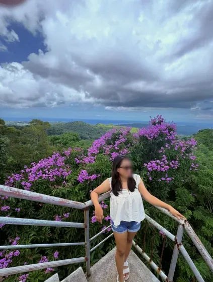 Alexandra, 32