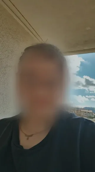 Claudia, 24