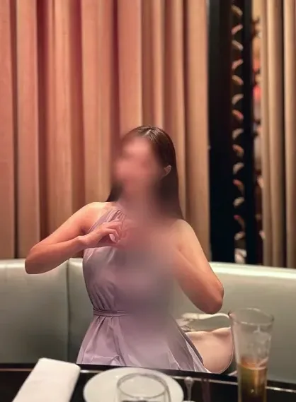 Claudia, 30