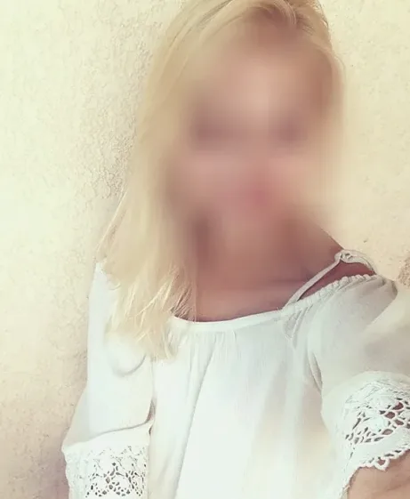 Emina, 34