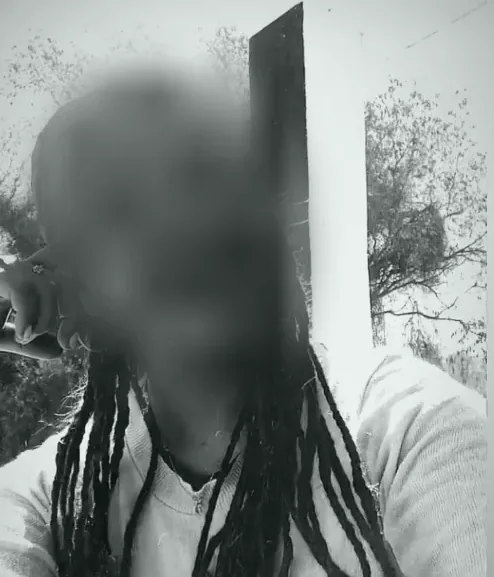 Esra, 28