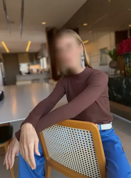 Isabella, 39