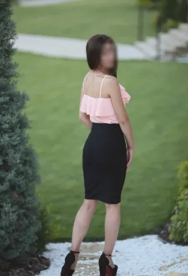 Lilly, 27