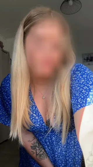 Lilly, 22