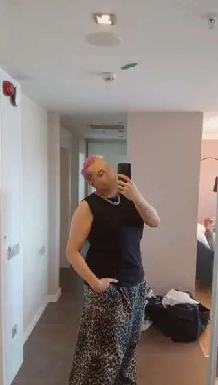 Melanie, 33