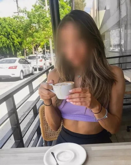 Mirela, 32