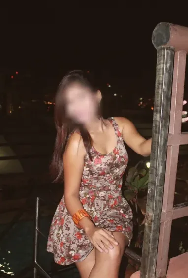 Nicole, 32