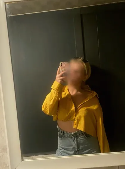 Sabrina, 23
