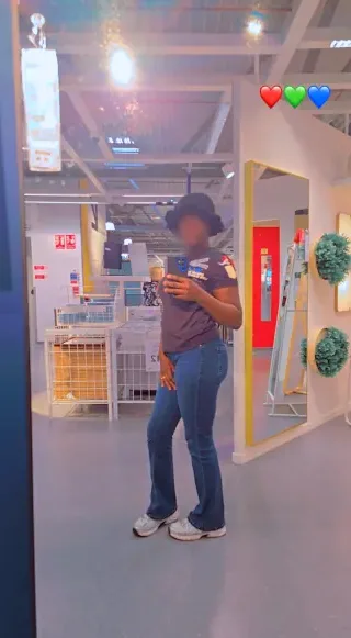 Sabrina, 29
