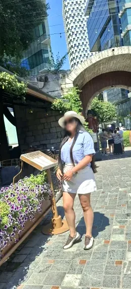 Sarah, 35
