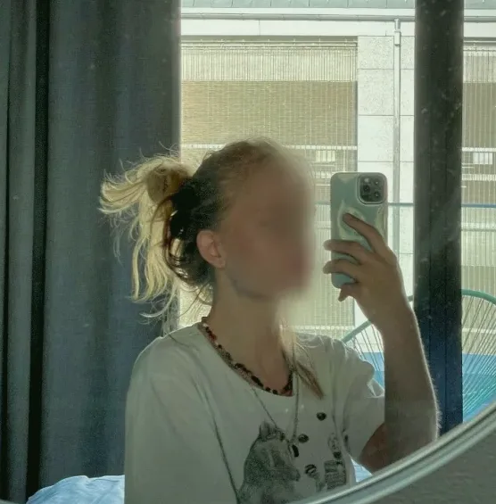 Selina, 19