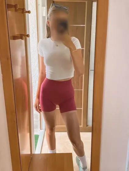 Viktoria, 27
